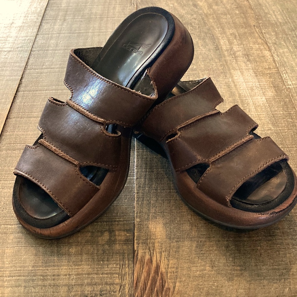 Y2K Women’s Dansko Brown Sandals (Size 6)